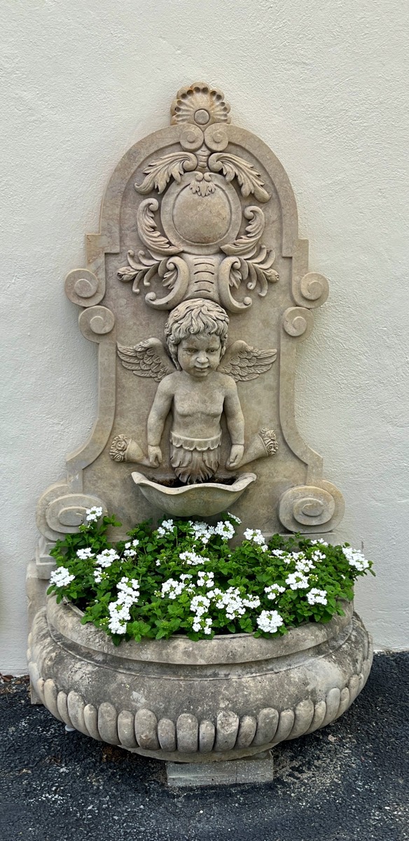 <b>Fountain